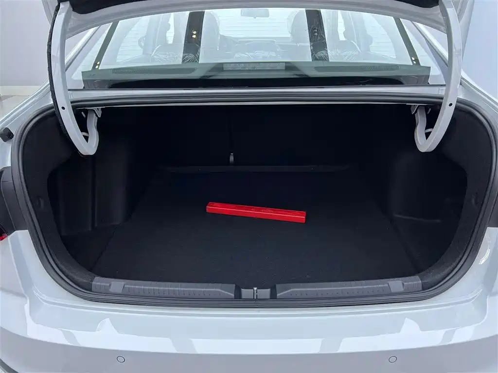 Bora 2025 Facelift 200TSI DSG Yuexing Navigation Edition