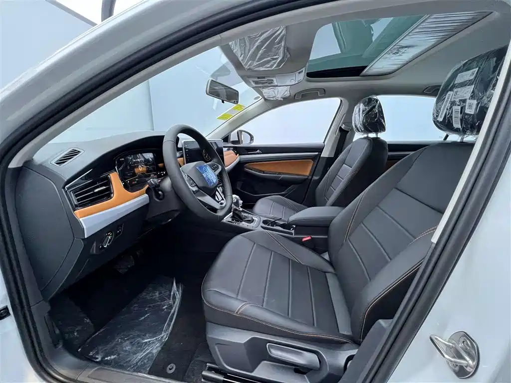 Bora 2025 Facelift 200TSI DSG Yuexing Navigation Edition