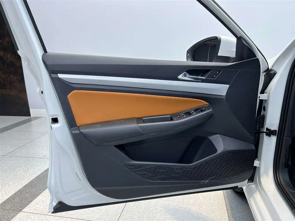 Bora 2025 Facelift 200TSI DSG Yuexing Navigation Edition
