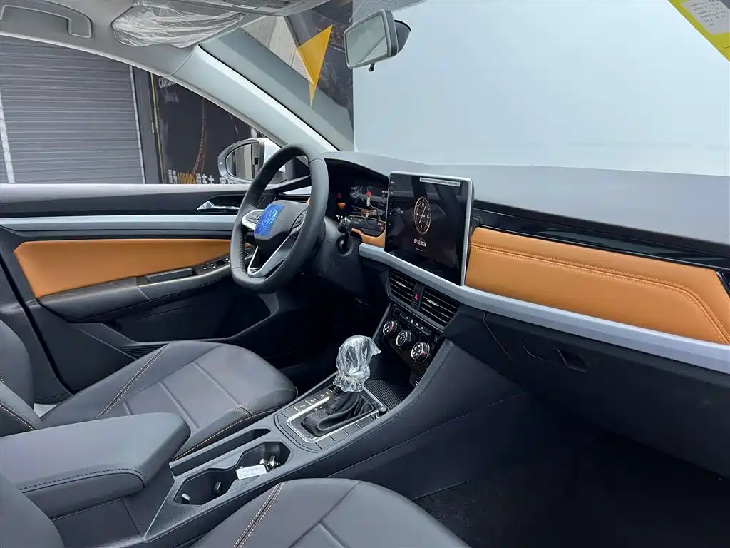Bora 2025 Facelift 200TSI DSG Yuexing Navigation Edition