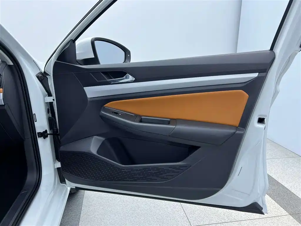 Bora 2025 Facelift 200TSI DSG Yuexing Navigation Edition