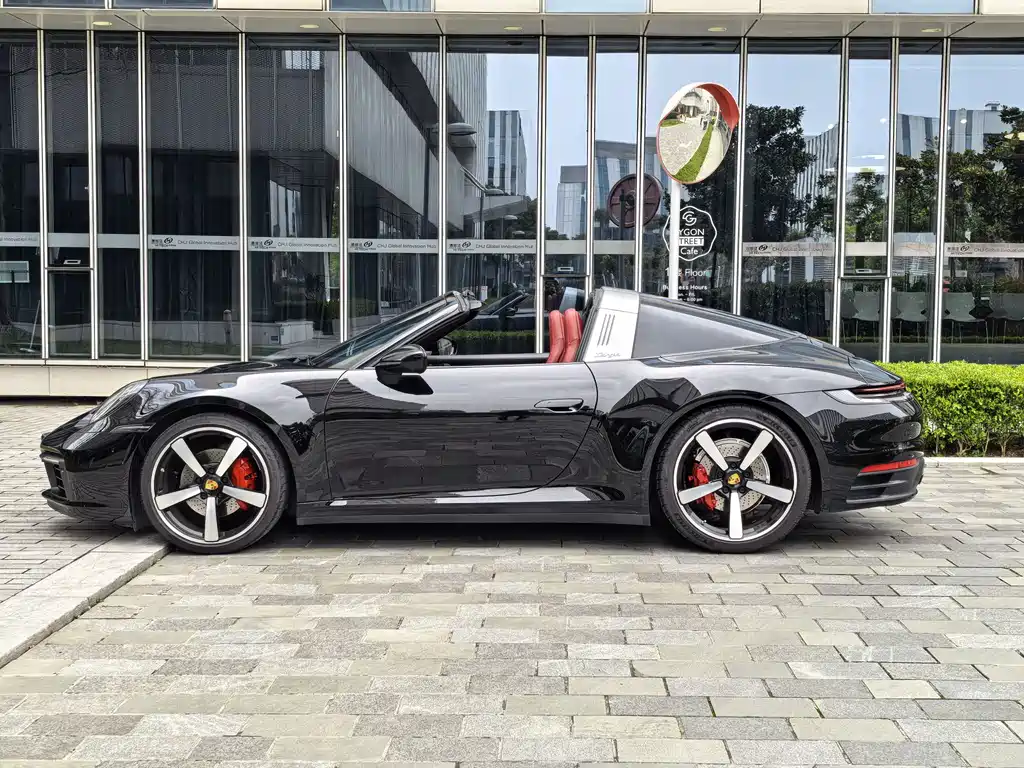 Porsche 911 Targa 4 3.0T