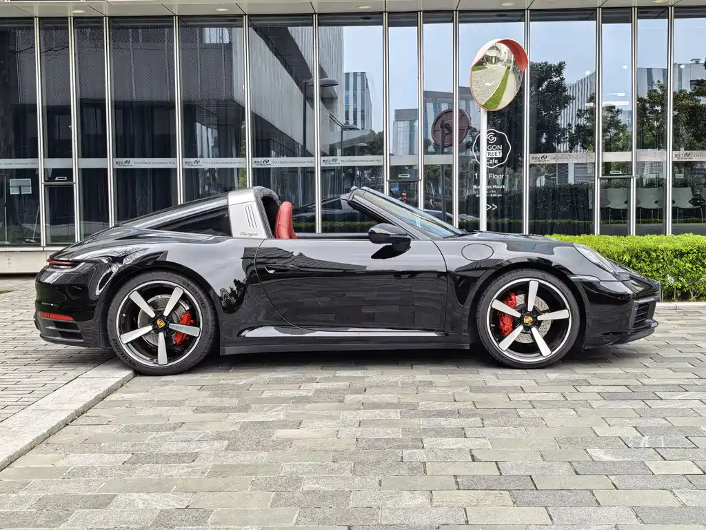 Porsche 911 Targa 4 3.0T