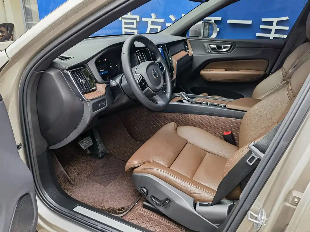 Volvo XC60 T8 Plug-in Hybrid AWD Long Range Plus 2024