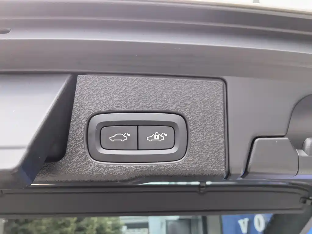 Volvo XC60 T8 Plug-in Hybrid AWD Long Range Plus 2024