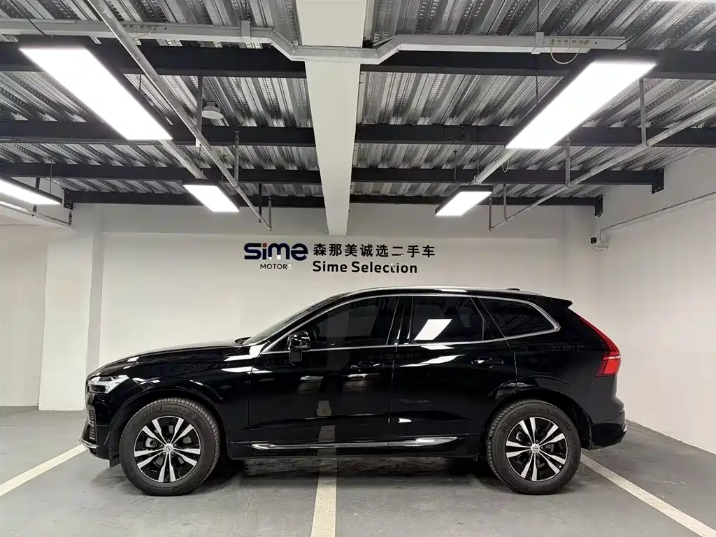 Volvo XC60 2024 B5 AWD Momentum