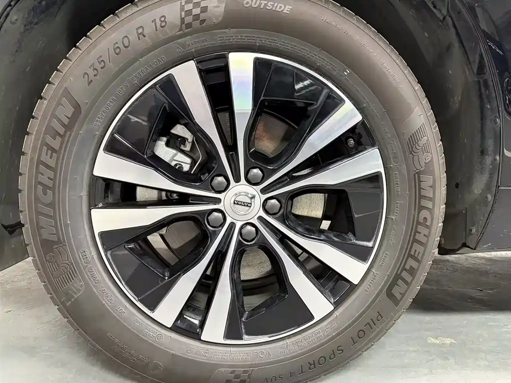Volvo XC60 2024 B5 AWD Momentum