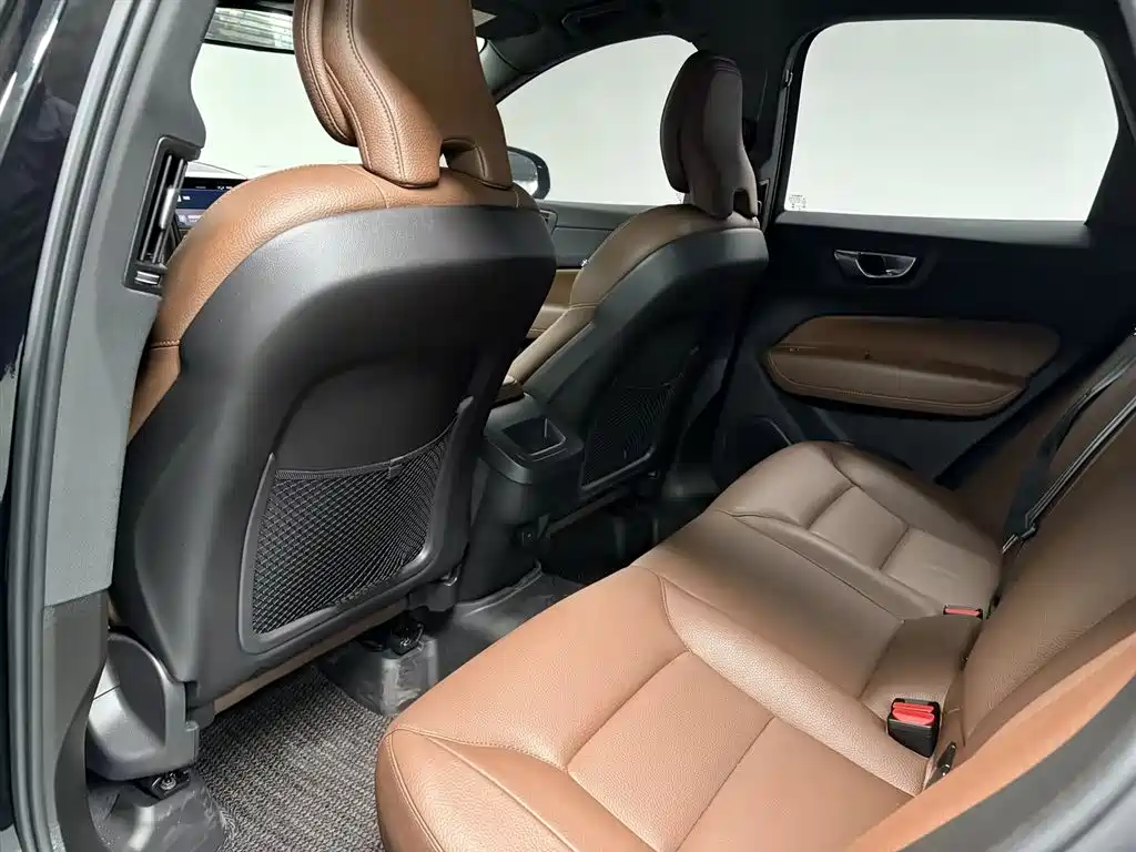 Volvo XC60 2024 B5 AWD Momentum