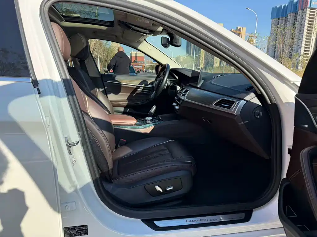 BMW 5 Series 2019 530Li Leading Edition Luxury Package