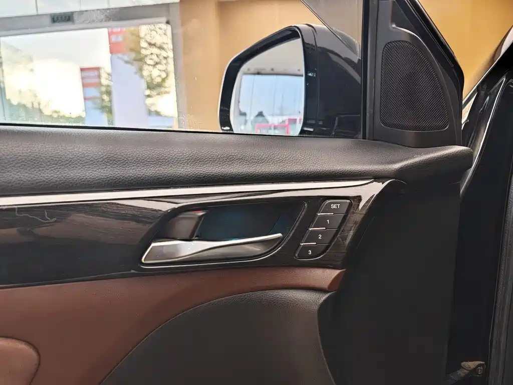 GAC Trumpchi GS8 2017 320T 2WD Luxury Smart Connect Edition (7-Seater)