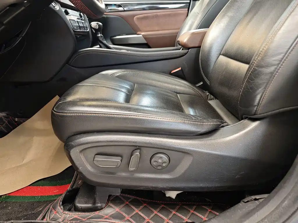 GAC Trumpchi GS8 2017 320T 2WD Luxury Smart Connect Edition (7-Seater)