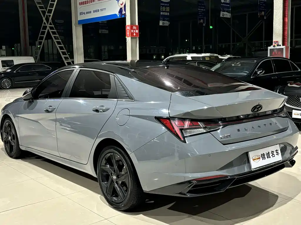 Hyundai Elantra 2021 1.5L CVT LUX Premium Edition