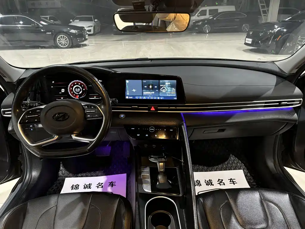 Hyundai Elantra 2021 1.5L CVT LUX Premium Edition
