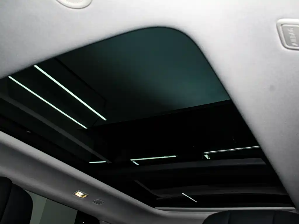 Range Rover Evoque L 2024 SE