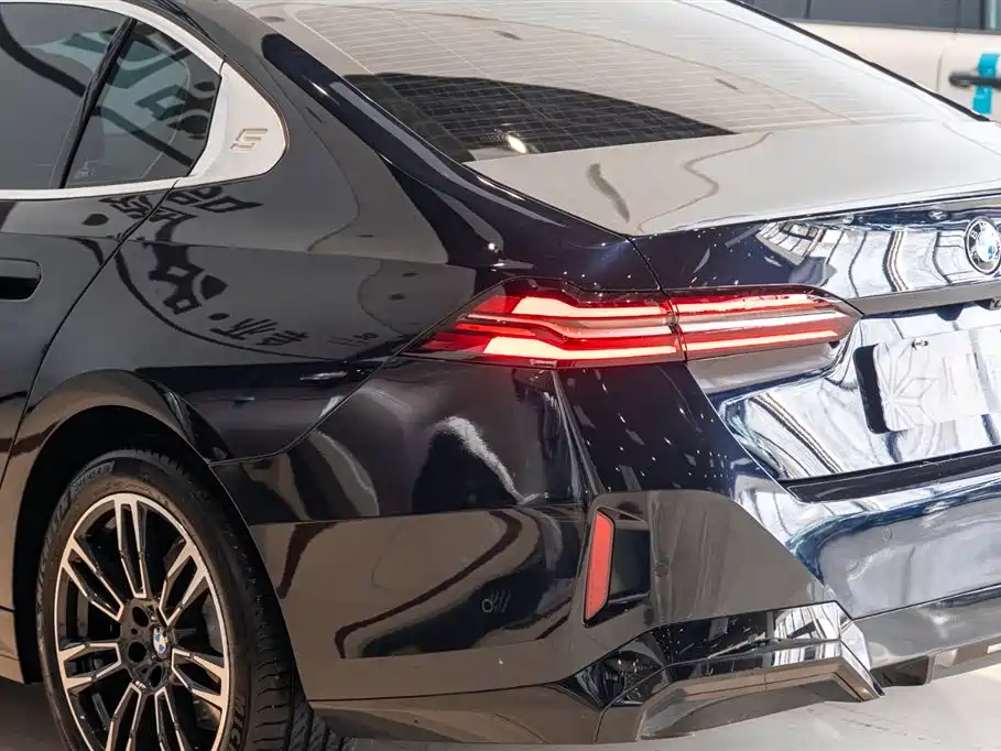 BMW 5 Series 530Li M Sport 2025
