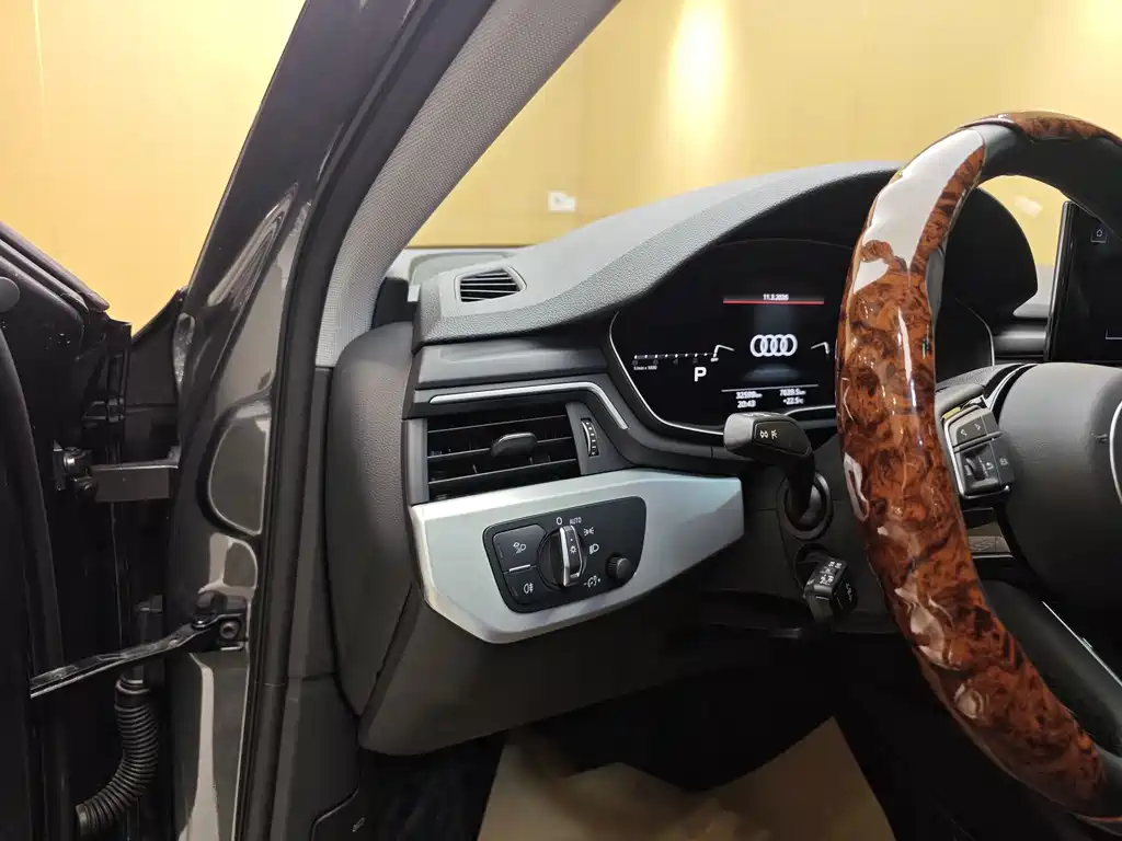 Audi A4L 2023 40 TFSI Fashion Dynamic