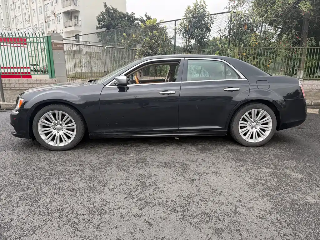 Chrysler 300C Import 2013 Model 3.6L Premium Edition