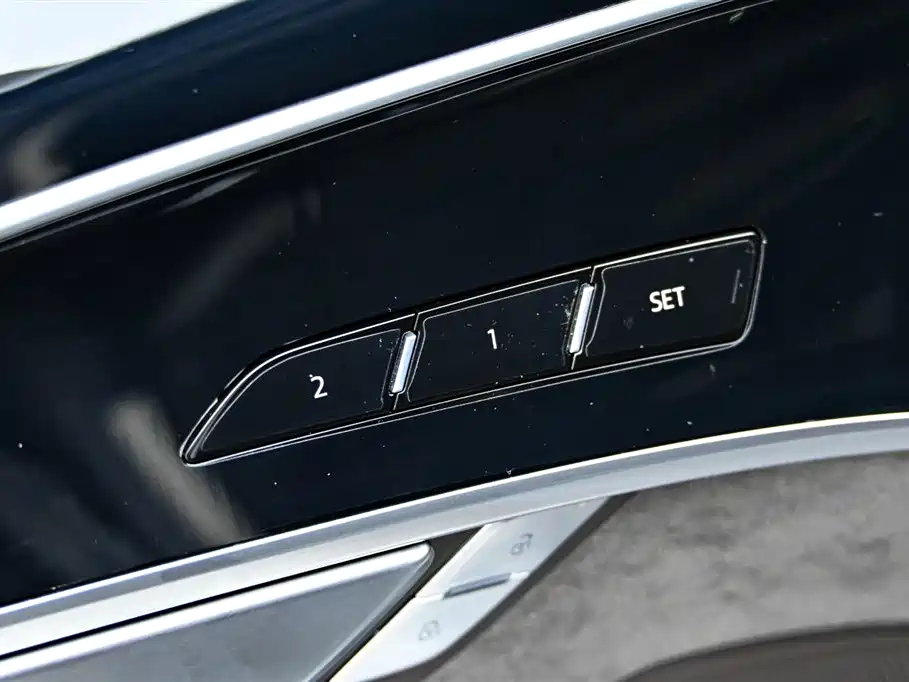 Audi A8L 60 TFSIe quattro Collector's Edition