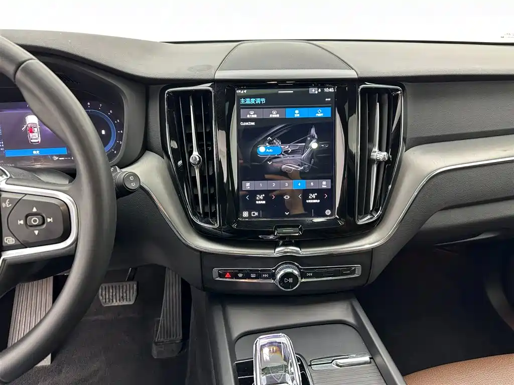 Volvo XC60 2024 B5 AWD Momentum