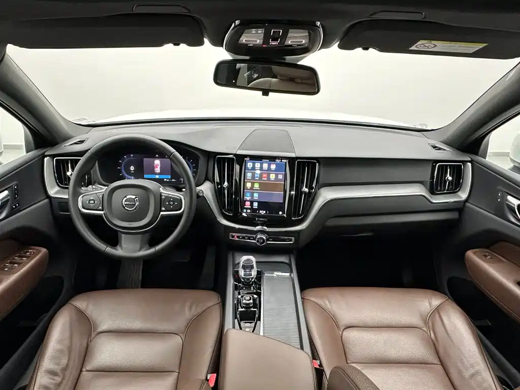 Volvo XC60 2024 B5 AWD Momentum