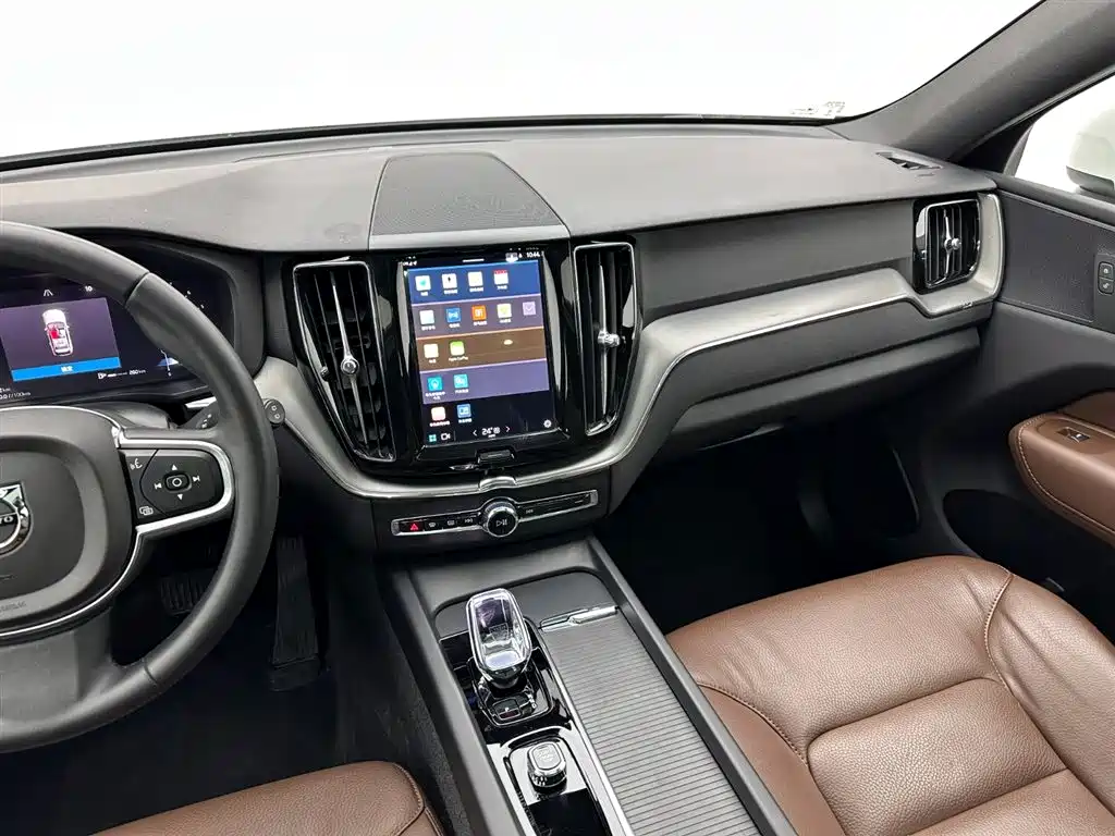 Volvo XC60 2024 B5 AWD Momentum