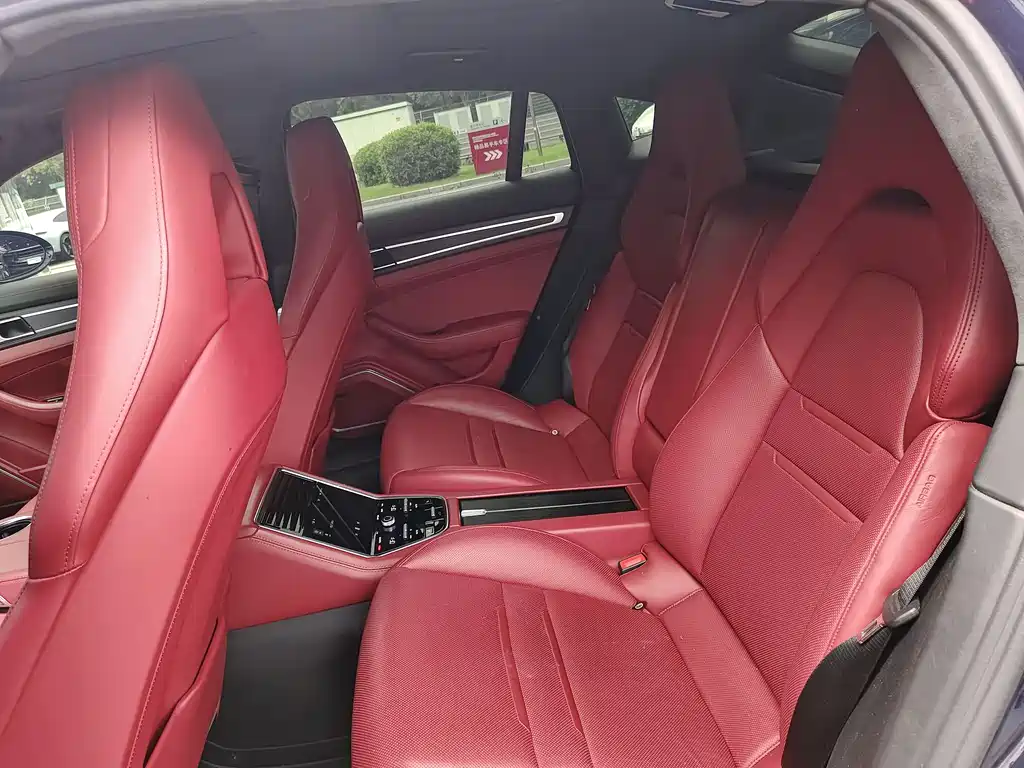 Porsche Panamera 2023 2.9T Platinum Edition
