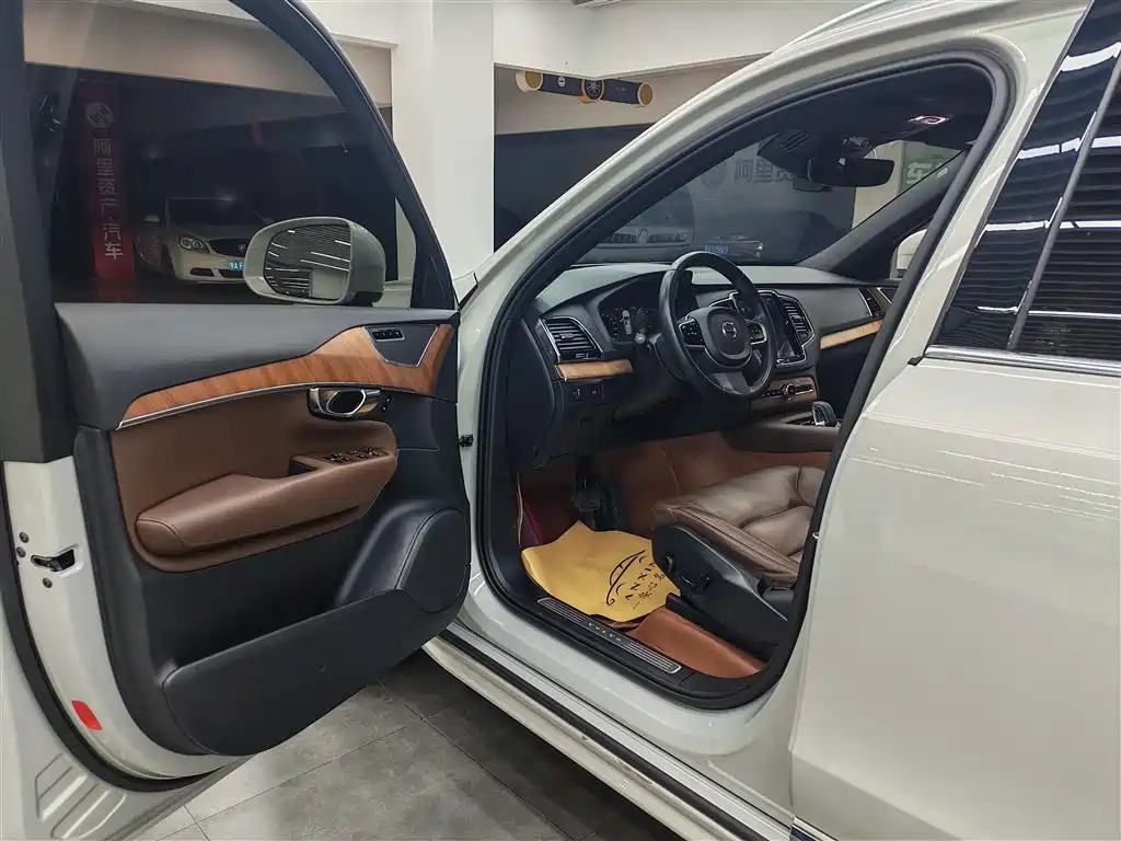 Volvo XC90 2021 B6 Momentum Luxury Edition 7-seat