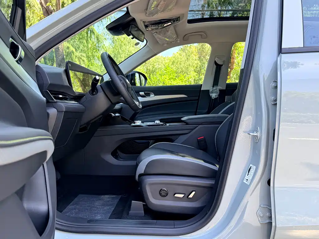 Ford Equator Sport PHEV 2025 Platinum Edition