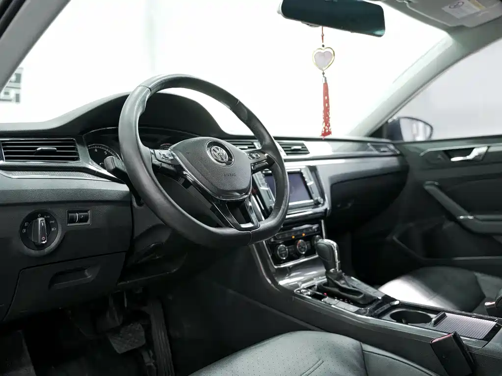Volkswagen Passat 2017 330TSI DSG Yuzun Edition