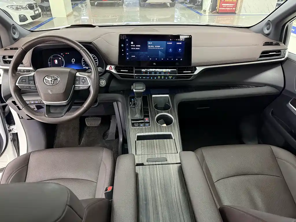 Sienna 2021 2.5L Hybrid Platinum Edition