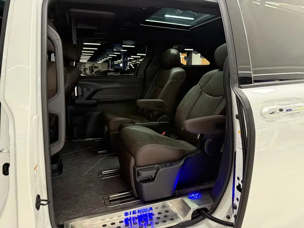 Sienna 2021 2.5L Hybrid Platinum Edition