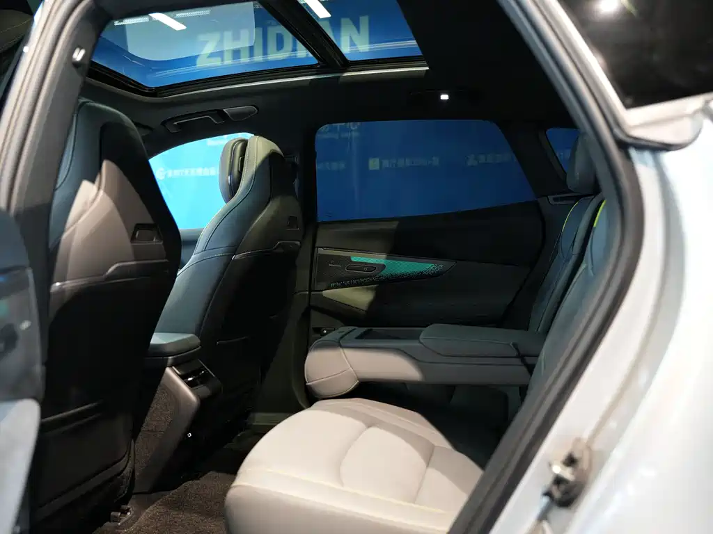 Lynk & Co 08 EM-P 2023 220km AWD Performance Halo