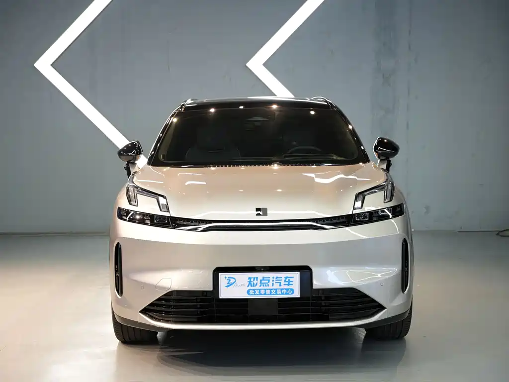 Lynk & Co 08 EM-P 2023 220km AWD Performance Halo