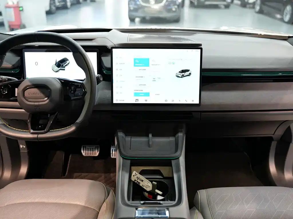 Lynk & Co 08 EM-P 2023 220km AWD Performance Halo