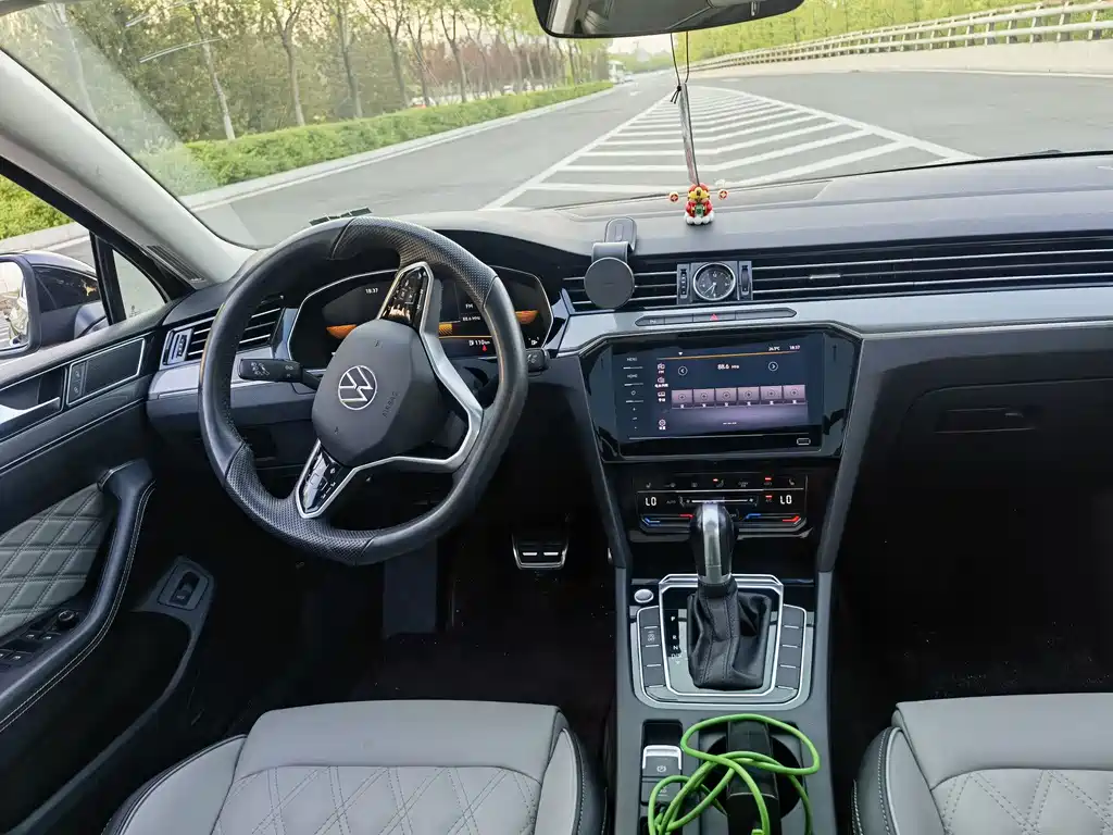 Volkswagen Magotan 2023 2 Million Units Commemorative Edition 330TSI DSG Leading Edition