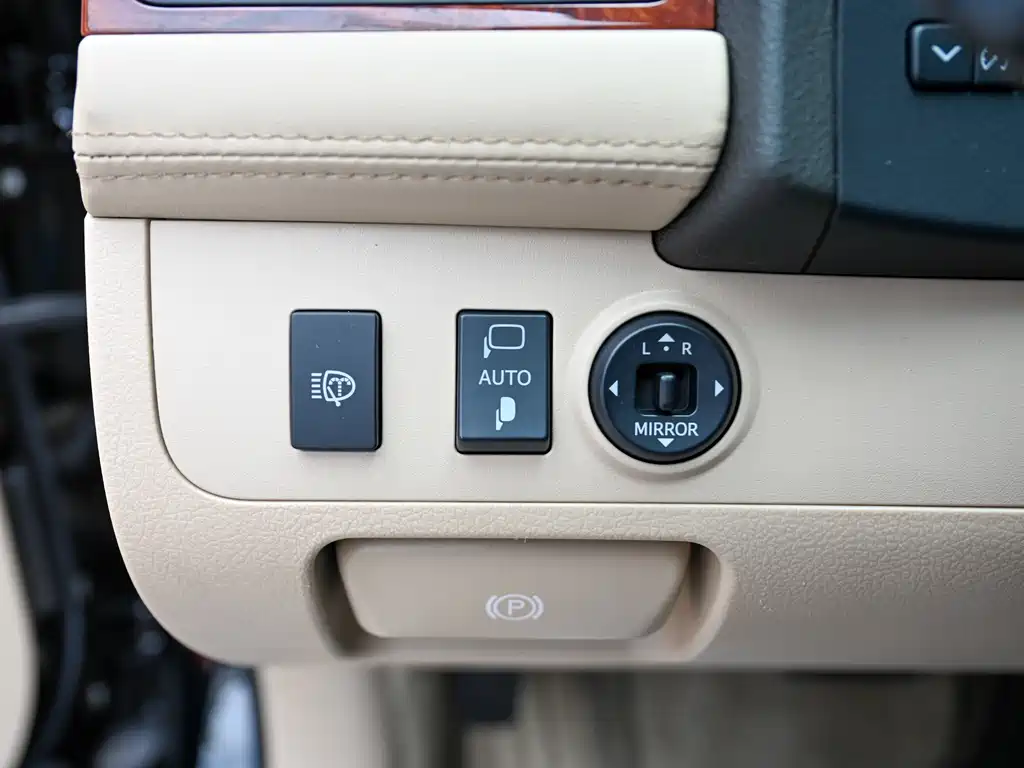 Toyota Crown 2012 2.5L Royal Leather Edition