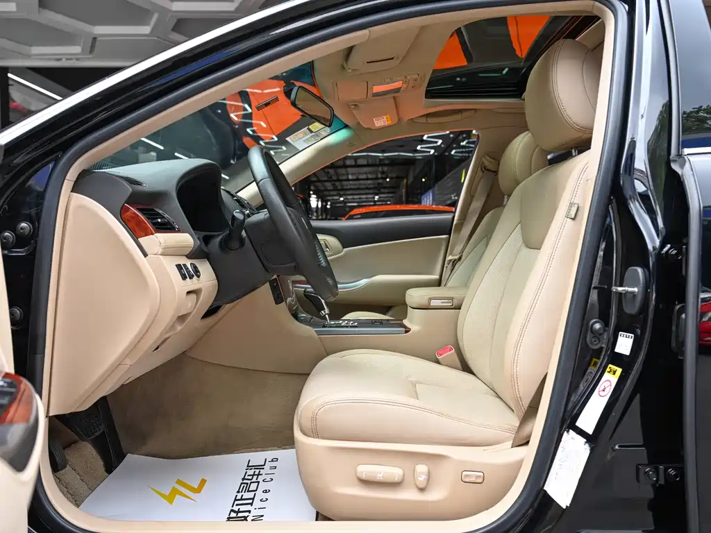 Toyota Crown 2012 2.5L Royal Leather Edition