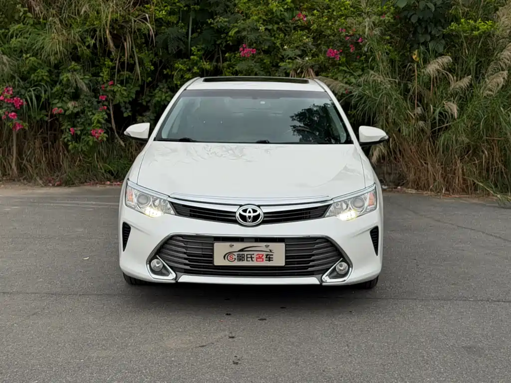 Toyota Camry 2015 2.0G Leading Edition