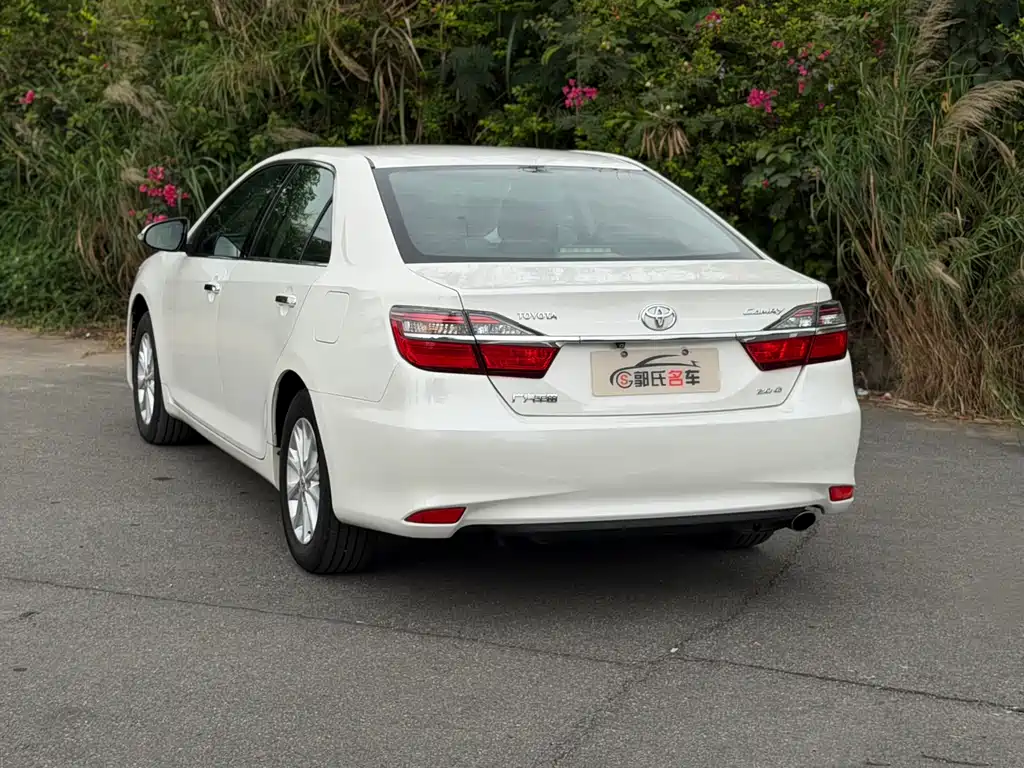 Toyota Camry 2015 2.0G Leading Edition