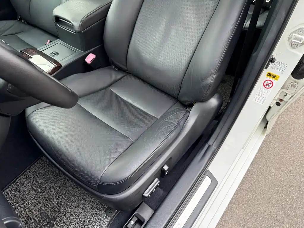 Toyota Camry 2015 2.0G Leading Edition