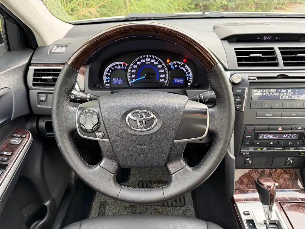 Toyota Camry 2015 2.0G Leading Edition