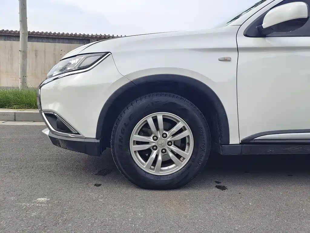 2017 Mitsubishi Outlander 2.0L FWD Glory Edition 5-Seater