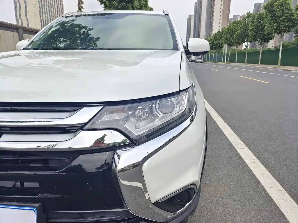 2017 Mitsubishi Outlander 2.0L FWD Glory Edition 5-Seater