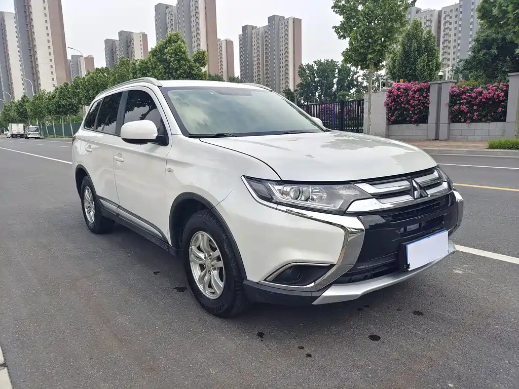 2017 Mitsubishi Outlander 2.0L FWD Glory Edition 5-Seater