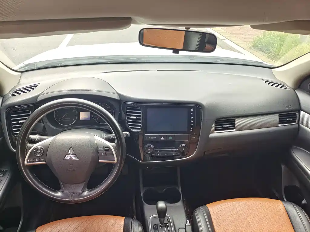 2017 Mitsubishi Outlander 2.0L FWD Glory Edition 5-Seater