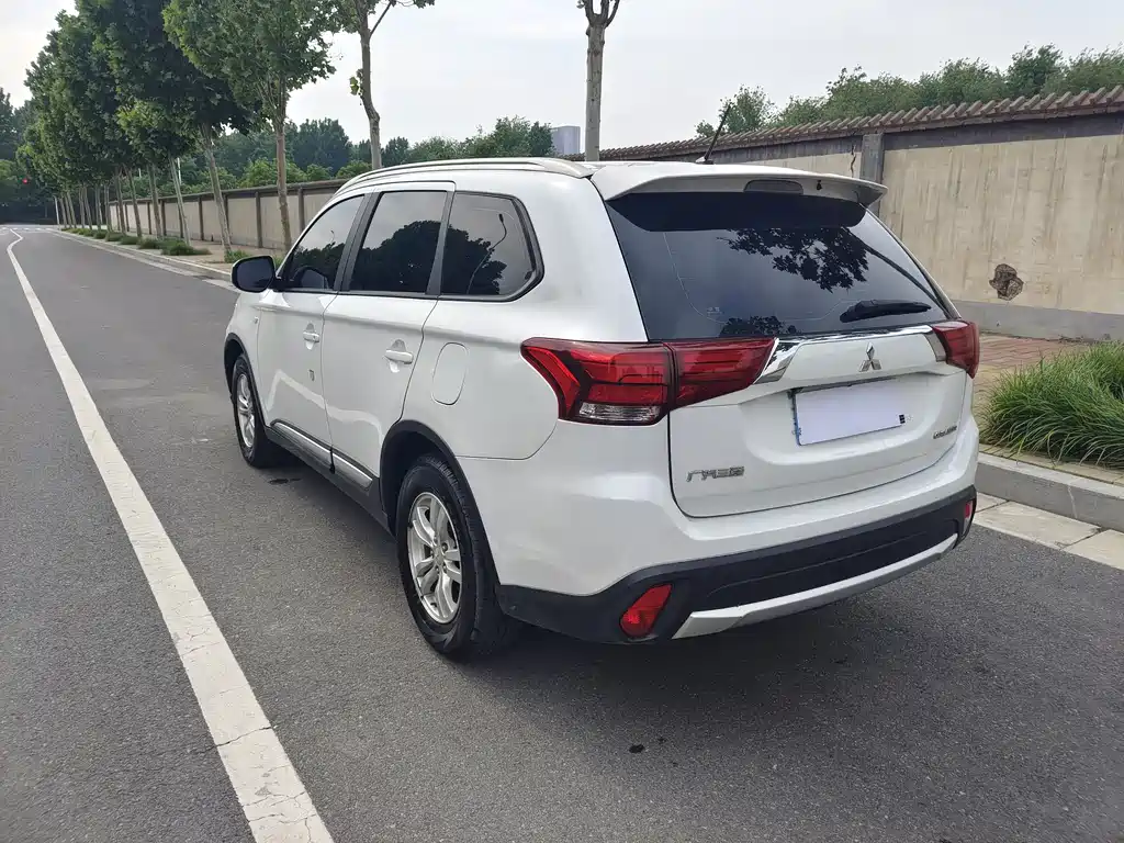 2017 Mitsubishi Outlander 2.0L FWD Glory Edition 5-Seater