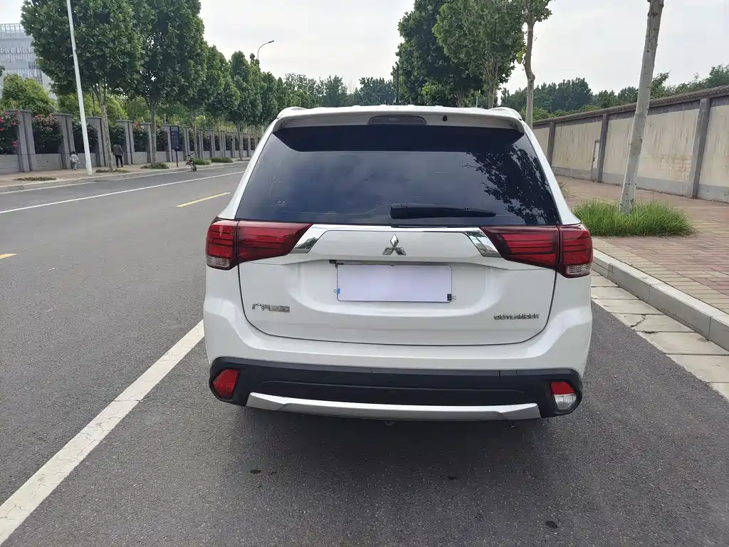 2017 Mitsubishi Outlander 2.0L FWD Glory Edition 5-Seater