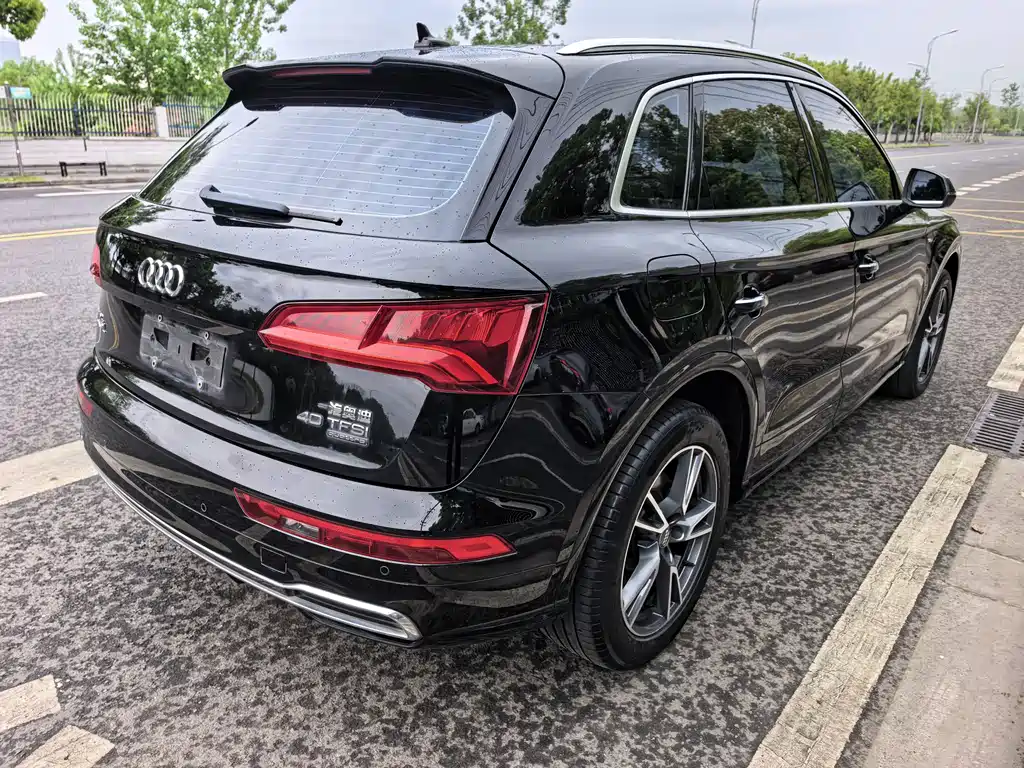 Audi Q5L 2018 40 TFSI Fashion Edition China VI