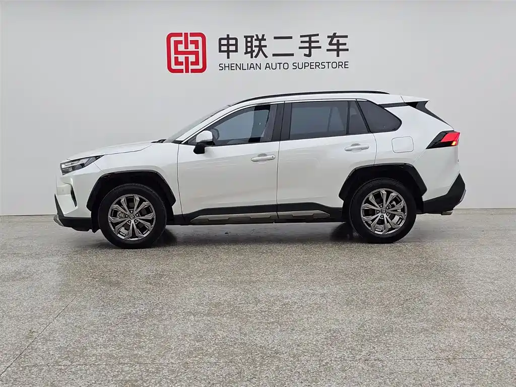 Toyota RAV4 2024 2.0L CVT FWD Style Plus Edition