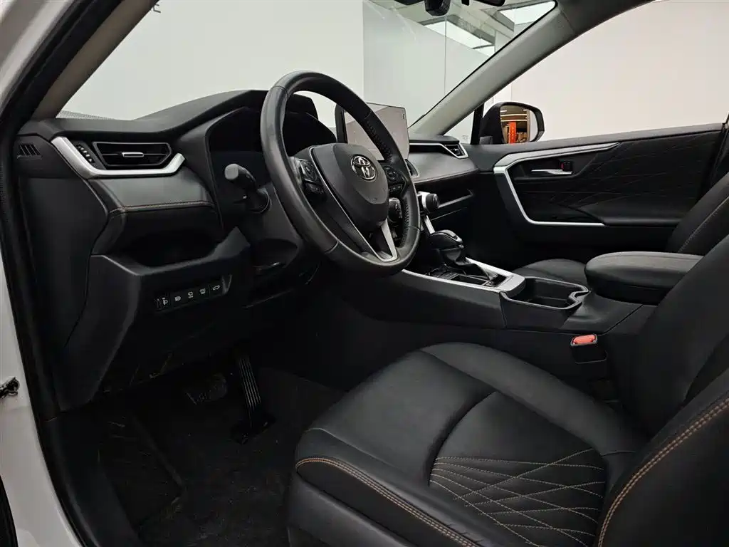 Toyota RAV4 2024 2.0L CVT FWD Style Plus Edition